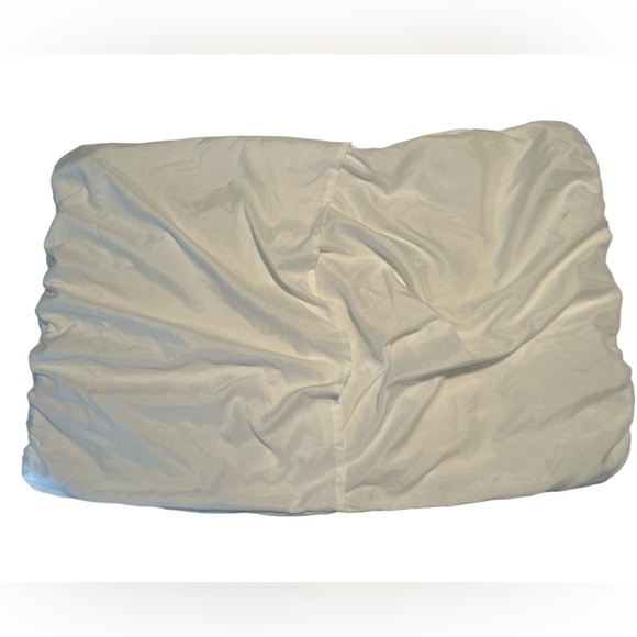 2 white standard size pillow shams - Picture 3 of 4
